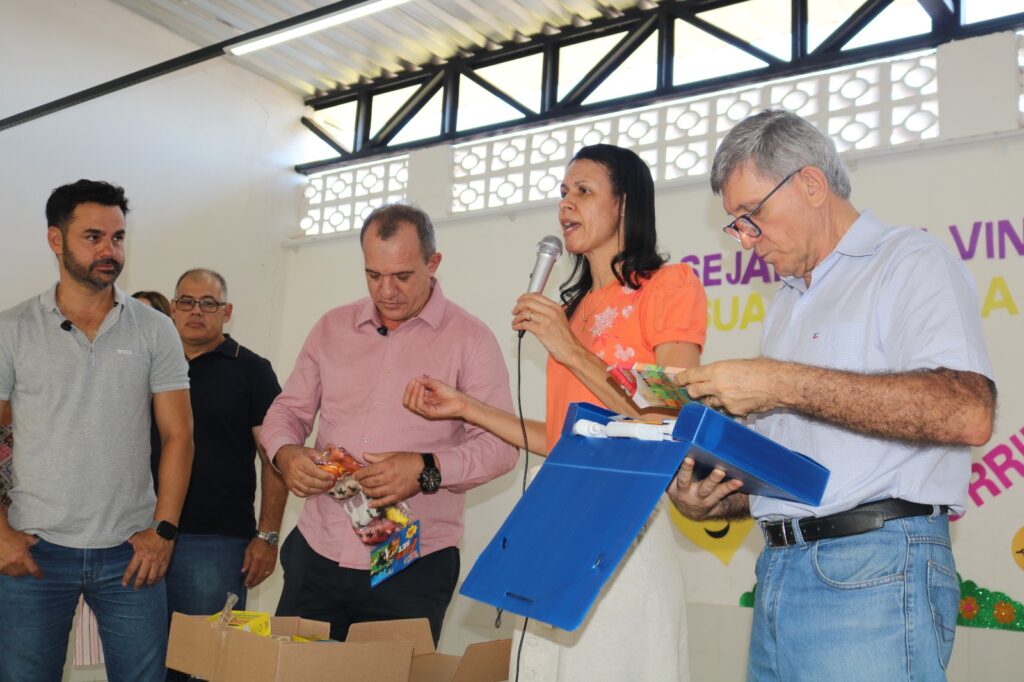 Entregas kits material escolar educação pmno 2025 diversas (1)