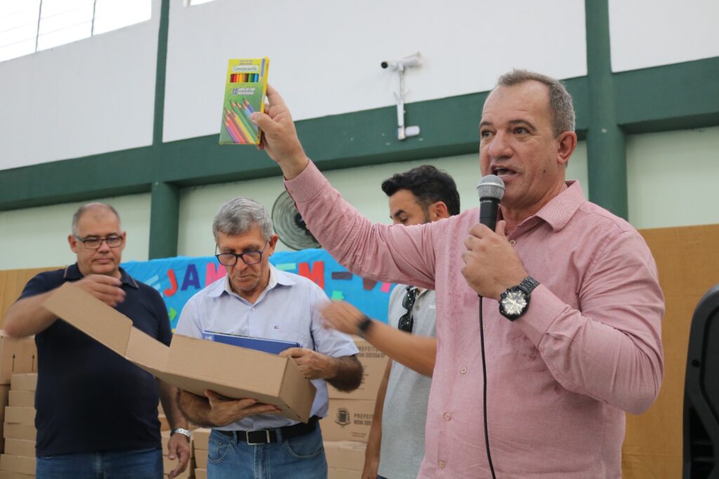 Entregas kits material escolar educação pmno 2025 diversas (7)