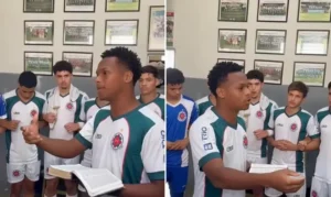 3335162778 os atletas ouvindo palavra antes do jogo