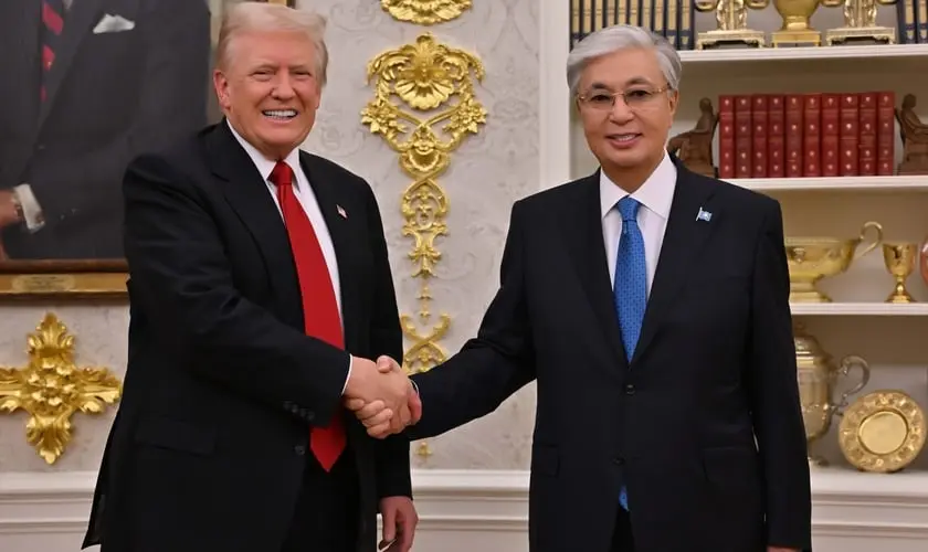 4210033333 presidente do cazaquistao com trump